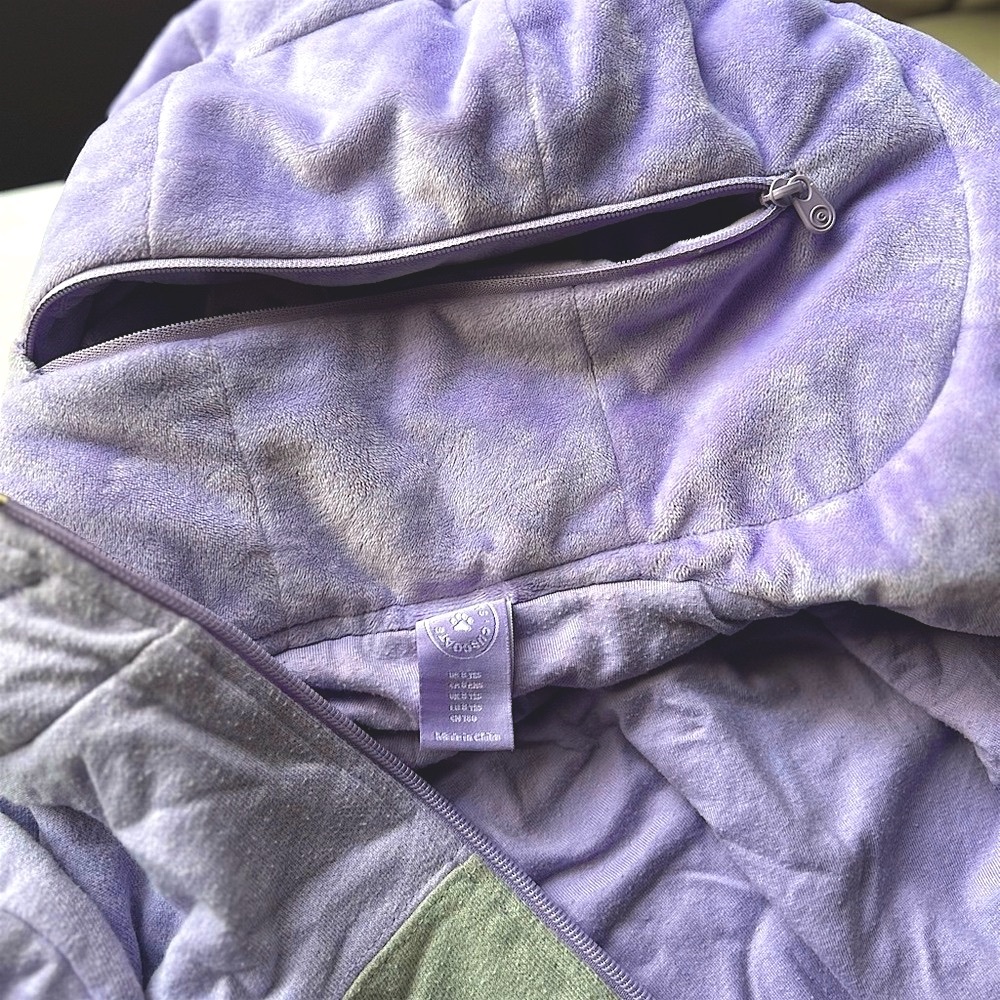 Good condition Lavender and gray packable jacket /Plush Seal kid size 8